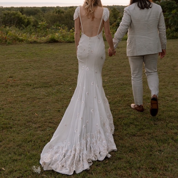Elegant, Boho, Unique Wedding Dress - “Stevie” by Daughter’s of Simone - Size 6 - Picture 7 of 15
